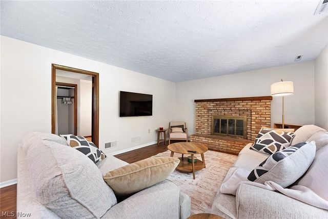 1140 E Maple Street, North Canton, OH 44720