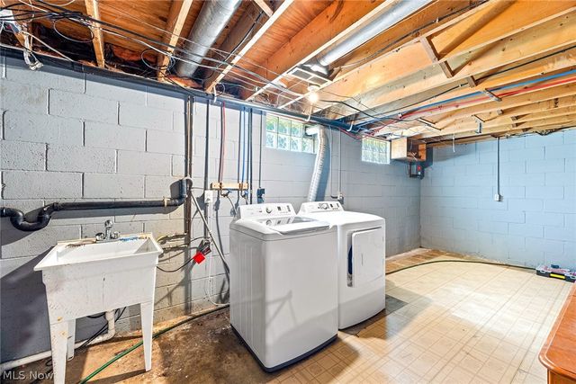 1140 E Maple Street, North Canton, OH 44720