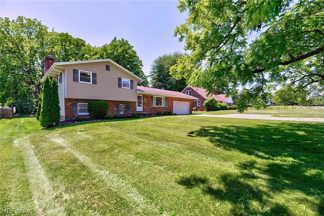 1140 E Maple Street, North Canton, OH 44720