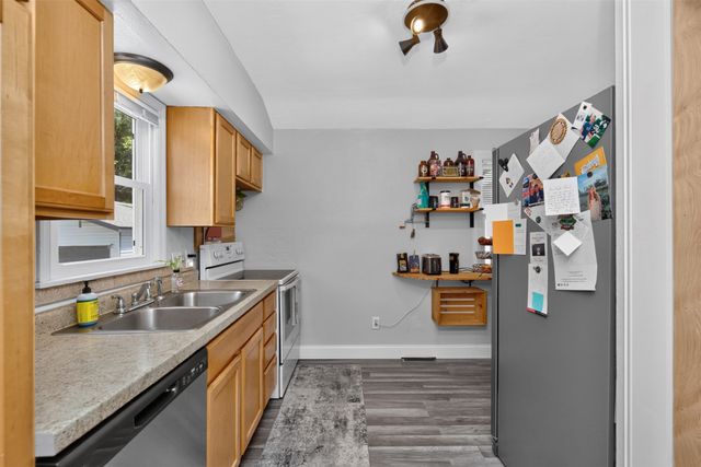 1311 E 33rd Court, Des Moines, IA 50317