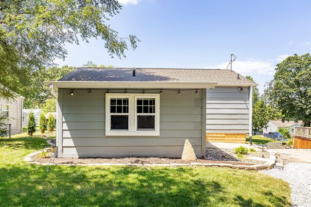 1311 E 33rd Court, Des Moines, IA 50317