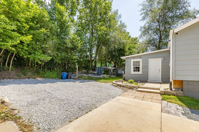 1311 E 33rd Court, Des Moines, IA 50317