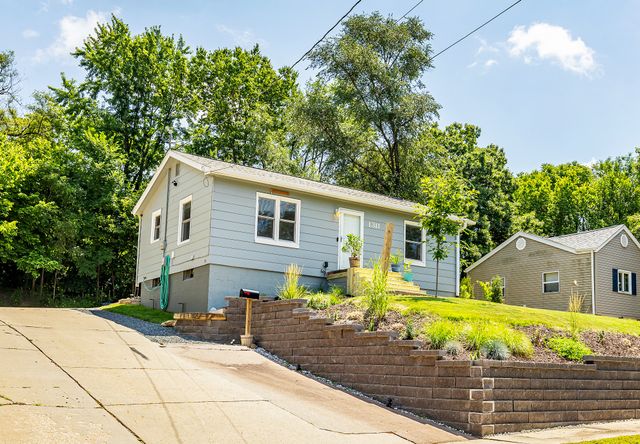 1311 E 33rd Court, Des Moines, IA 50317