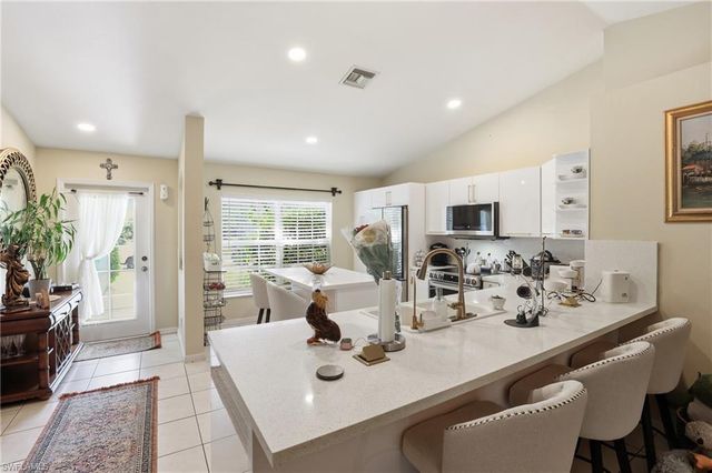 2207 NE 28th ST, Cape Coral, FL 33909