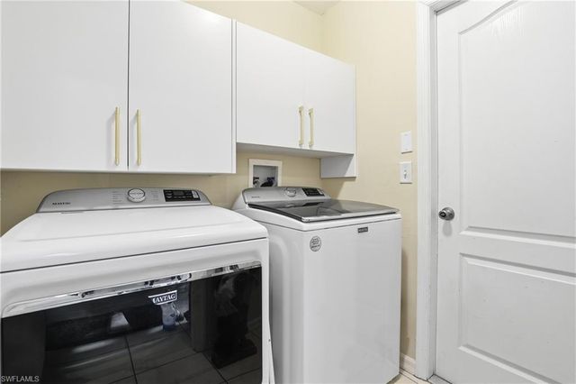 2207 NE 28th ST, Cape Coral, FL 33909