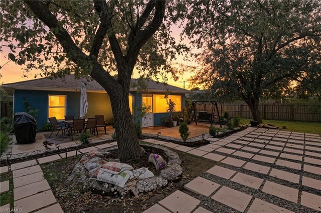 2207 NE 28th ST, Cape Coral, FL 33909