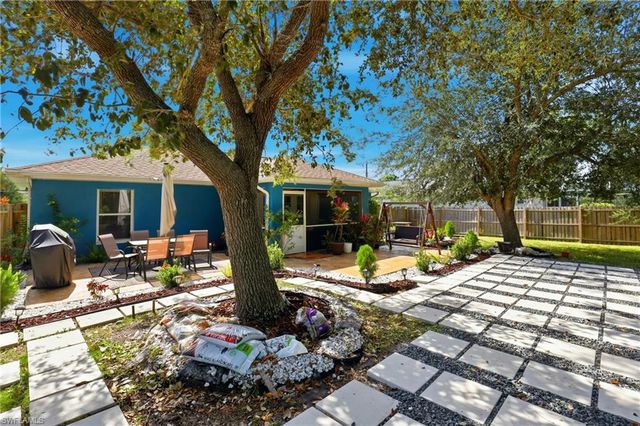 2207 NE 28th ST, Cape Coral, FL 33909