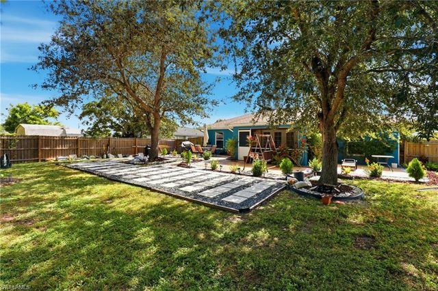 2207 NE 28th ST, Cape Coral, FL 33909