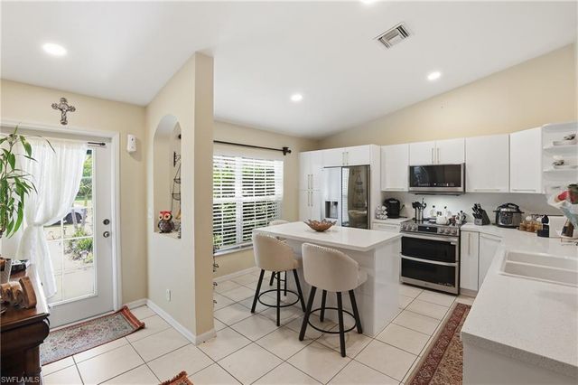 2207 NE 28th ST, Cape Coral, FL 33909