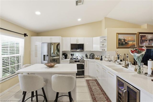 2207 NE 28th ST, Cape Coral, FL 33909