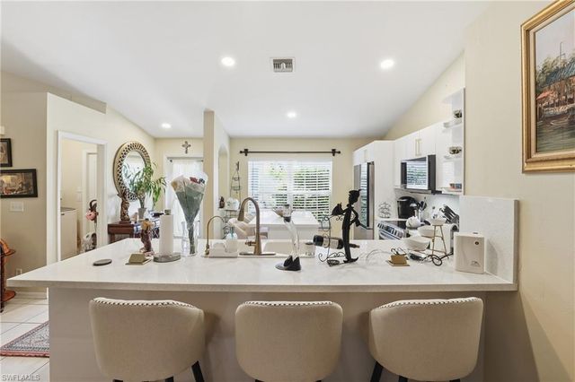 2207 NE 28th ST, Cape Coral, FL 33909