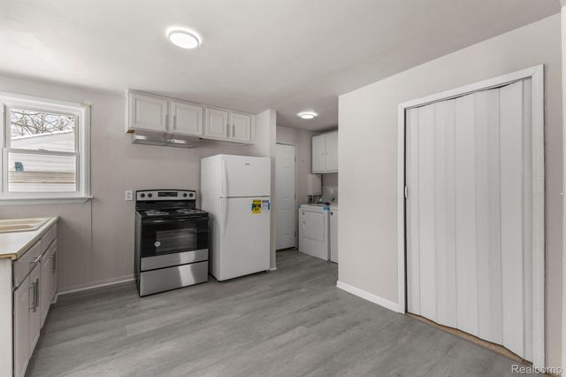28643 Beechwood Street, Garden City, MI 48135