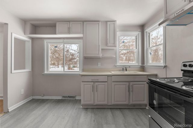 28643 Beechwood Street, Garden City, MI 48135