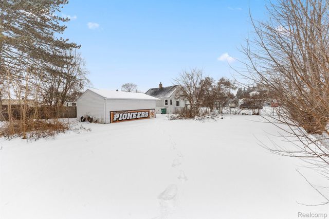 28643 Beechwood Street, Garden City, MI 48135