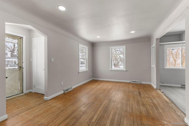 28643 Beechwood Street, Garden City, MI 48135