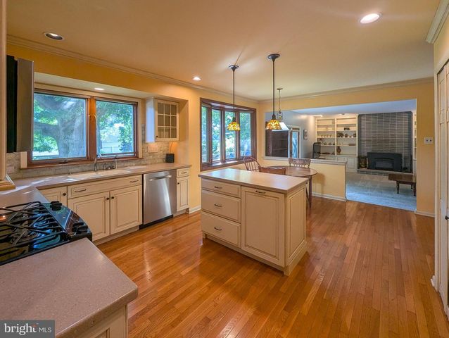 530 PERKIOMEN AVE, Lansdale, PA 19446
