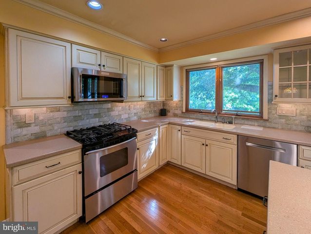 530 PERKIOMEN AVE, Lansdale, PA 19446