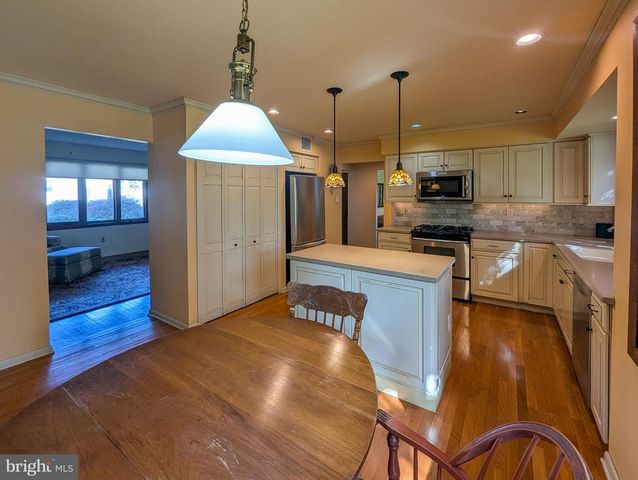 530 PERKIOMEN AVE, Lansdale, PA 19446