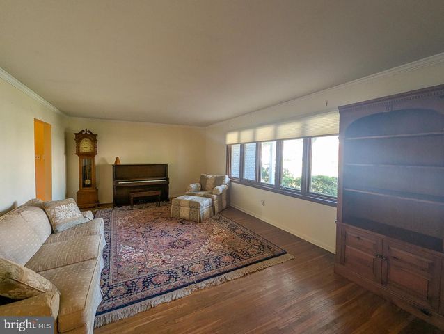 530 PERKIOMEN AVE, Lansdale, PA 19446