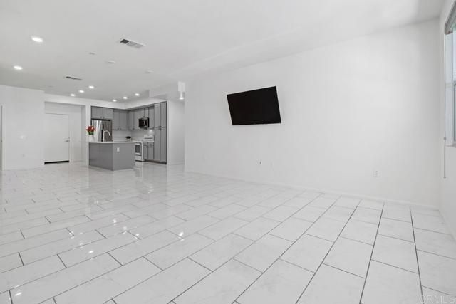 2040 Mindoro Lane 4, Chula Vista, CA 91915