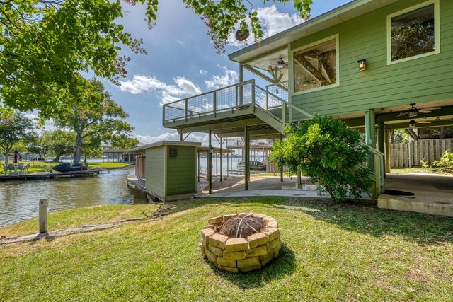 207 Princess Terrace, Sunrise Beach, TX 78643