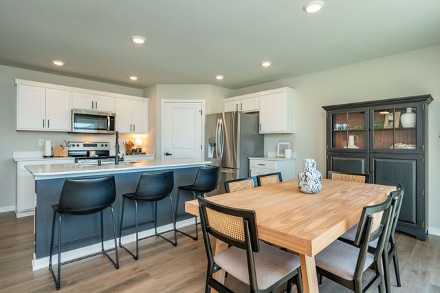 800 Knoll Drive, Norwalk, IA 50211