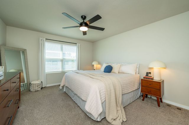 800 Knoll Drive, Norwalk, IA 50211