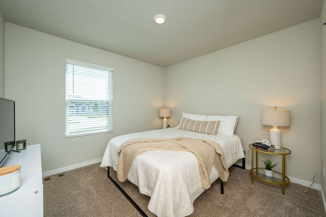 800 Knoll Drive, Norwalk, IA 50211