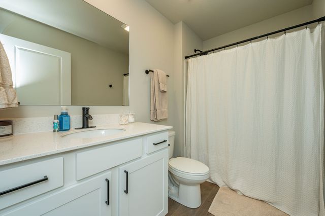 800 Knoll Drive, Norwalk, IA 50211