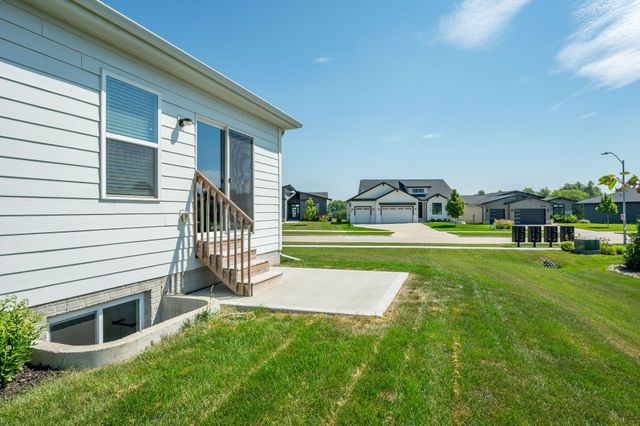 800 Knoll Drive, Norwalk, IA 50211