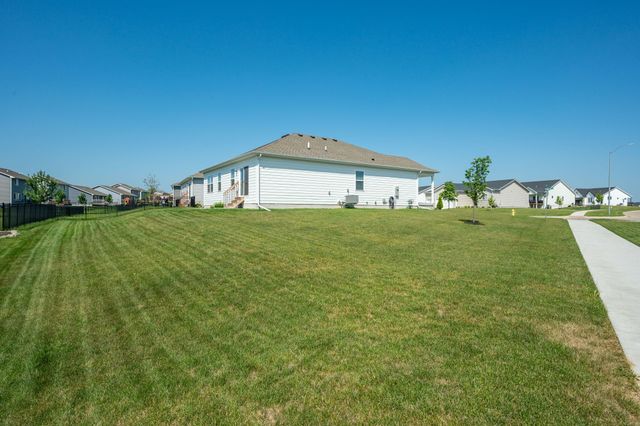800 Knoll Drive, Norwalk, IA 50211