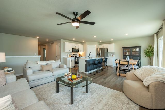 800 Knoll Drive, Norwalk, IA 50211