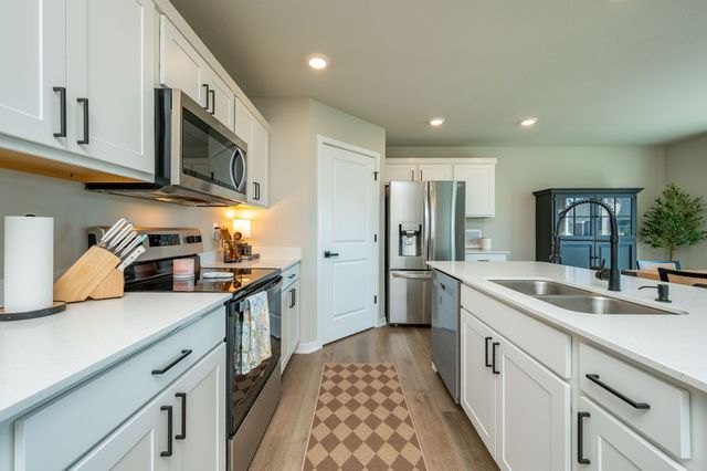 800 Knoll Drive, Norwalk, IA 50211