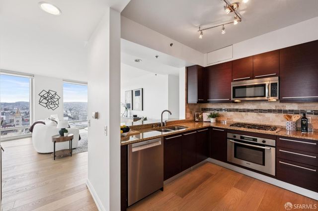 425 1st Street 2003, San Francisco, CA 94105