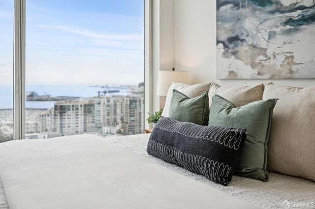 425 1st Street 2003, San Francisco, CA 94105
