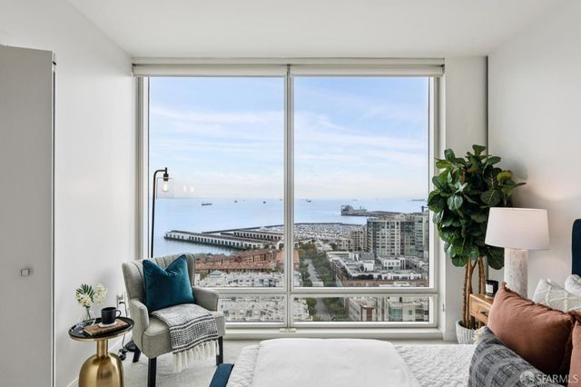 425 1st Street 2003, San Francisco, CA 94105