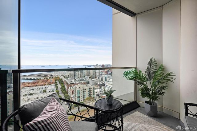 425 1st Street 2003, San Francisco, CA 94105