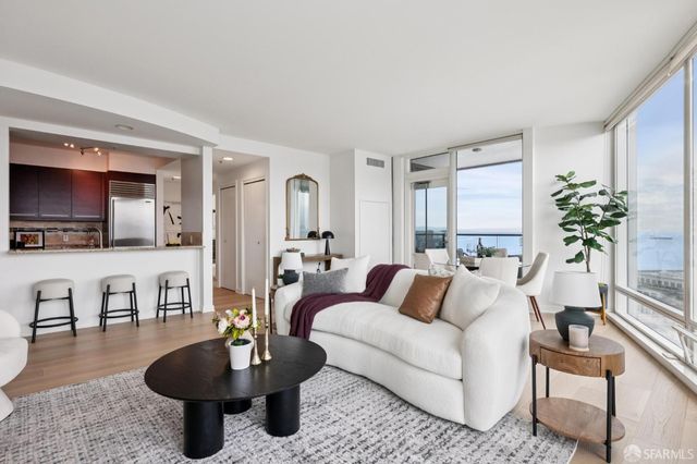 425 1st Street 2003, San Francisco, CA 94105