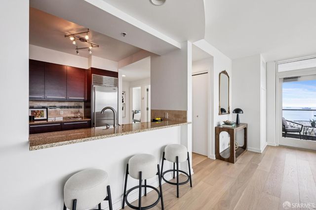 425 1st Street 2003, San Francisco, CA 94105
