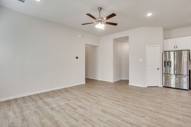 112 Everest Court, Burleson, TX 76028