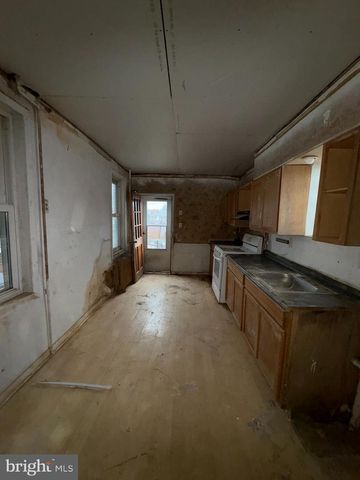 1415 W KING ST, York, PA 17404