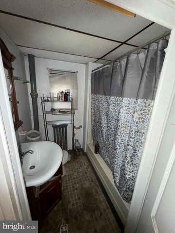 1415 W KING ST, York, PA 17404