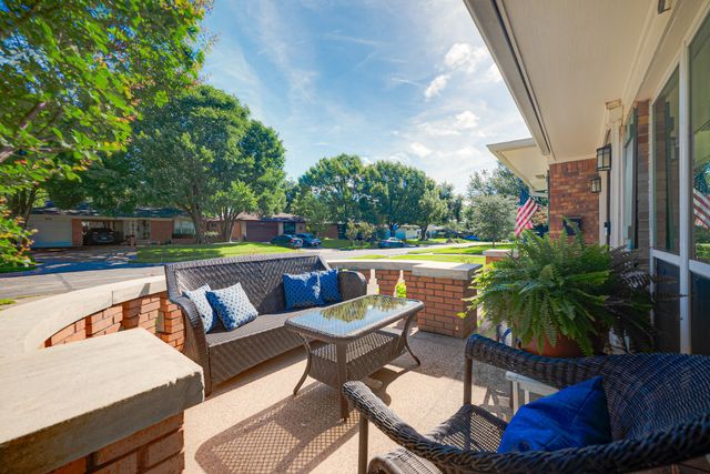 8835 Larchwood Drive, Dallas, TX 75238