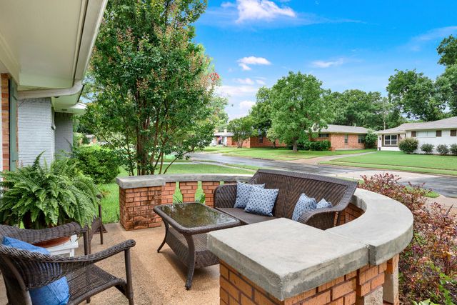 8835 Larchwood Drive, Dallas, TX 75238