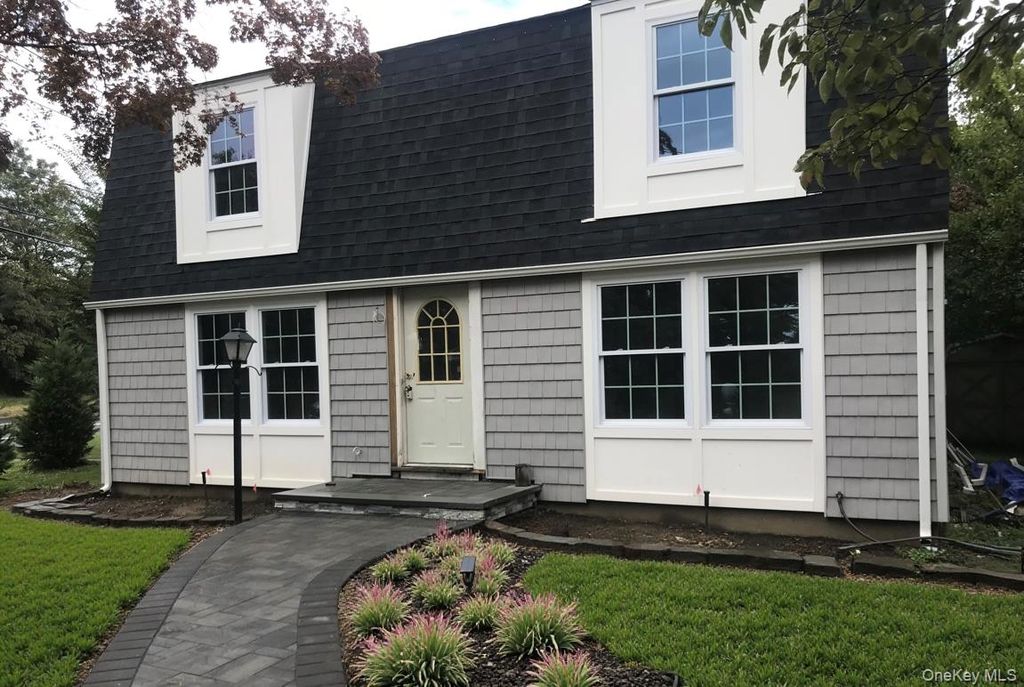 1280 Sunrise Highway, West Islip, NY 11795