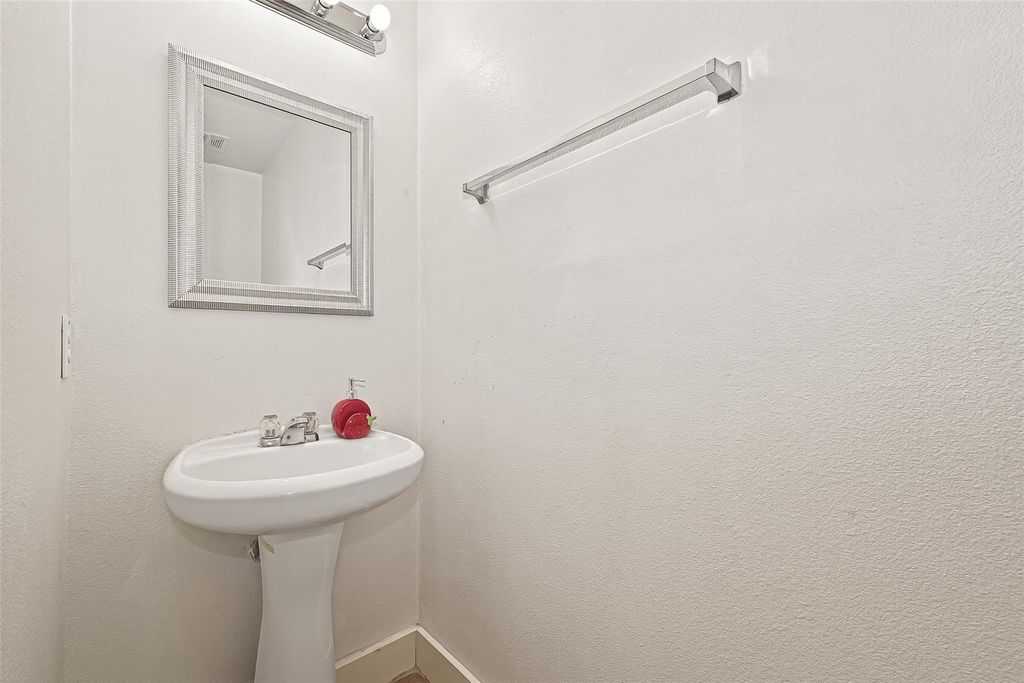 Image 10 of property listing at 6318 Torrance Elms Court, Katy, TX 77449