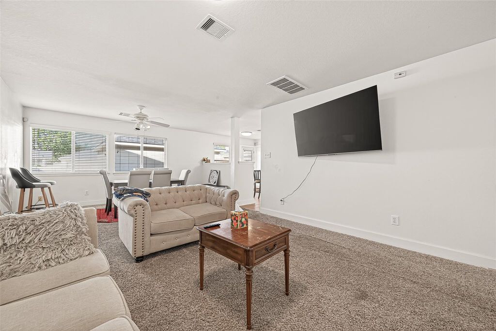 Image 15 of property listing at 6318 Torrance Elms Court, Katy, TX 77449