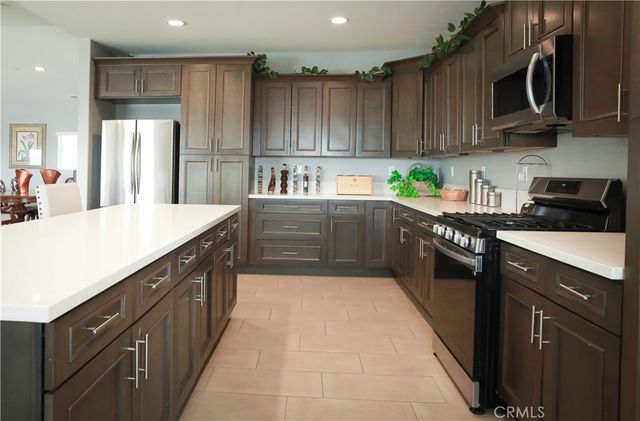 449 Skylark, San Bernardino, CA 92405