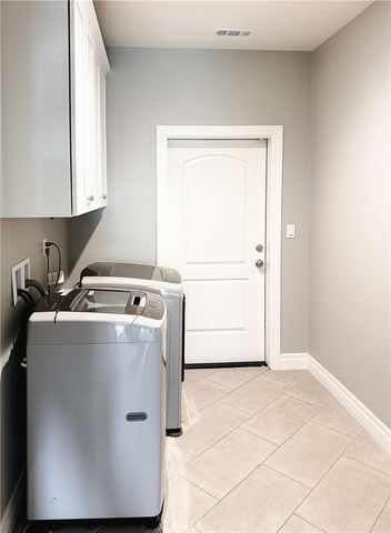 449 Skylark, San Bernardino, CA 92405