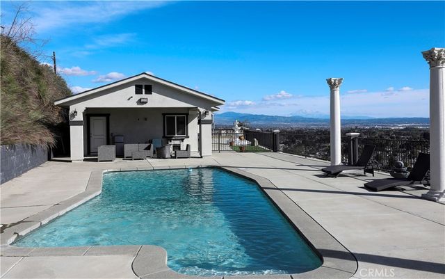 449 Skylark, San Bernardino, CA 92405